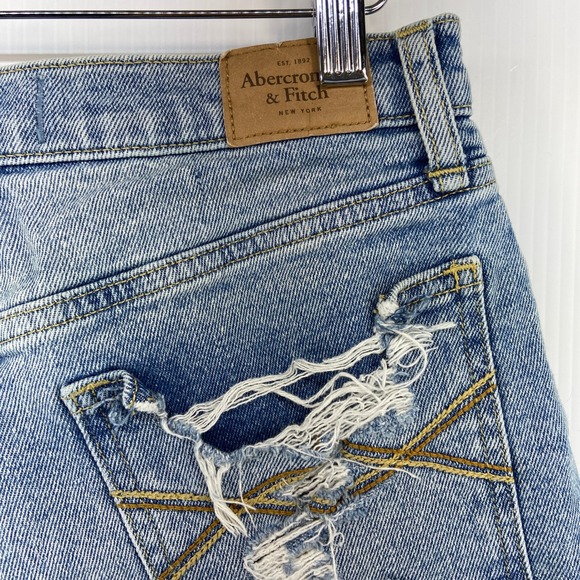 Abercrombie Fitch Mid Rise Boyfriend Short Blue Denim Jean Cut Off Womens 27 4R - Picture 4 of 6